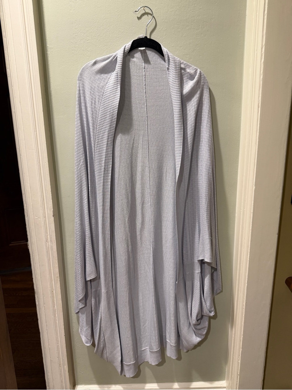 Lululemon light gray/blue stillness wrap